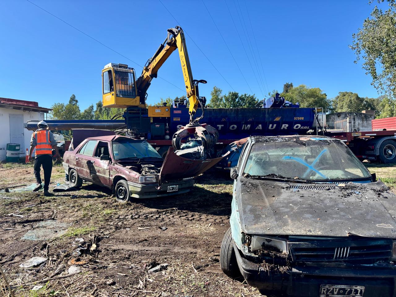 El Municipio llevó a cabo la compactación de más de 100 vehículos en el Depósito Judicial