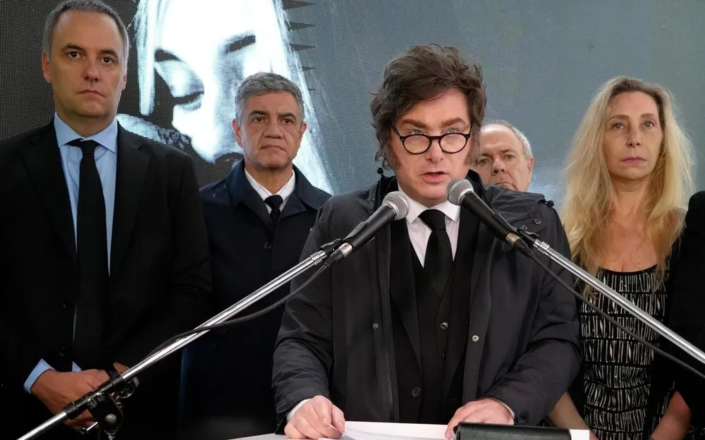 Durante el acto por el atentado contra la Embajada de Israel, Milei respondió la amenaza de Irán: “No vamos a retroceder un milímetro”