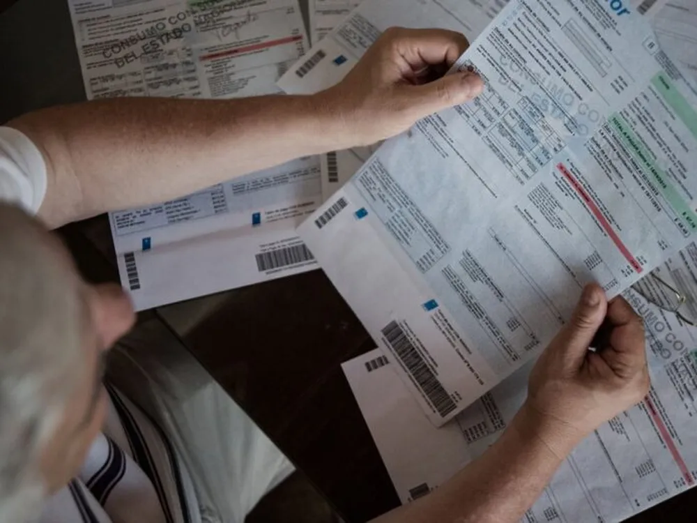 Abril llega con subas en transporte, luz y prepagas