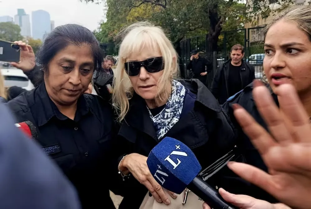Caso Adorni: Confirmaron el viaje a Aruba en primera y las jubiladas declararon que el préstamo se lo dio el hijo de Viegas