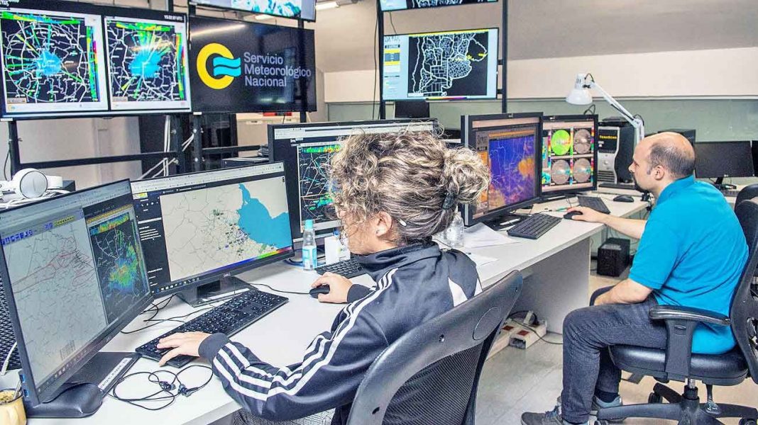 Desvincularon a 140 trabajadores del SMN y habrá un paro que podría paralizar el tráfico aéreo