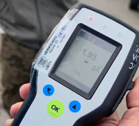 Circulaba en zigzag en medio de la niebla: El test de alcoholemia le dio 1,95 gramos en sangre