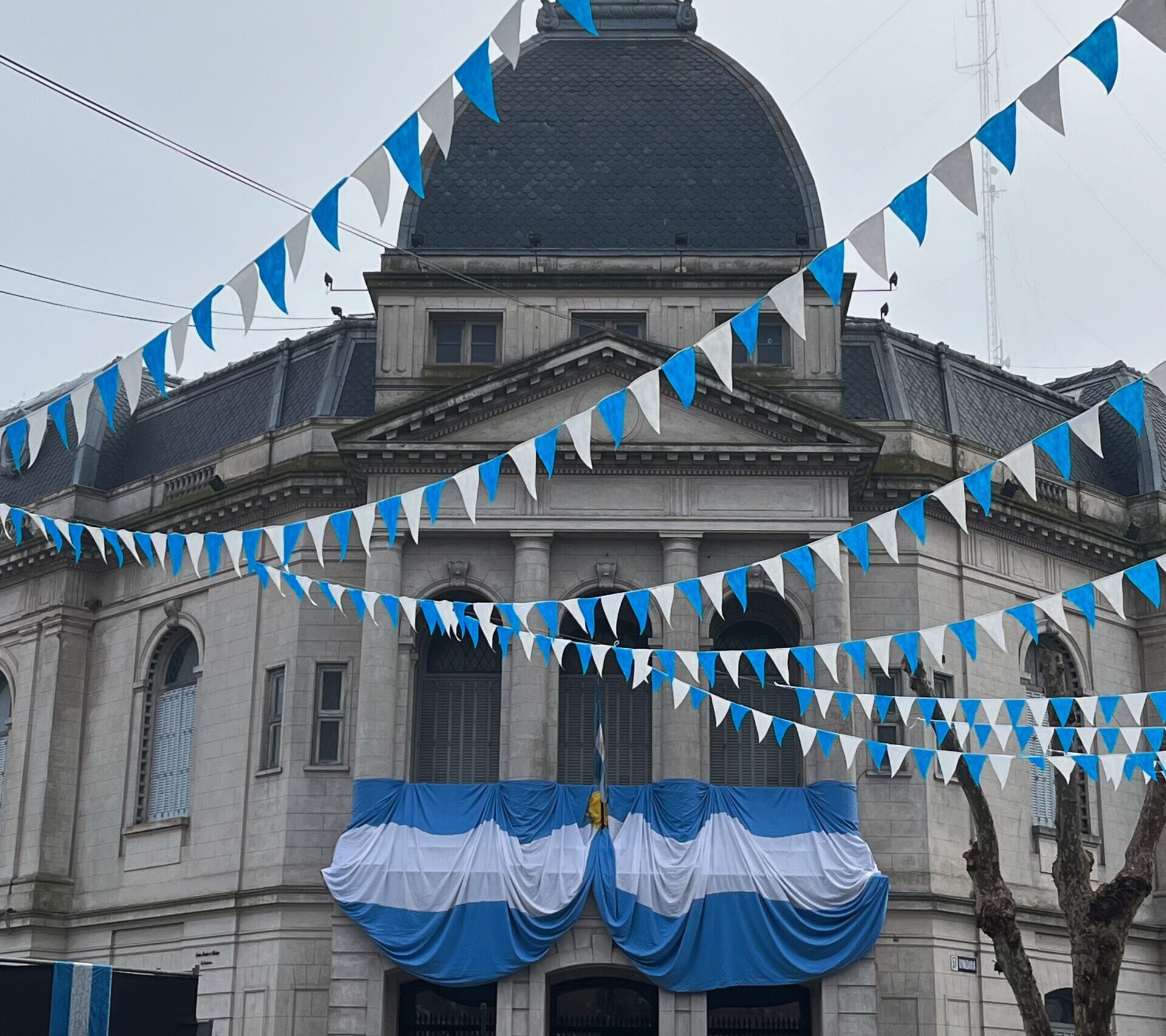 Olavarría celebró el 25 de Mayo con un multitudinario Desfile Patrio