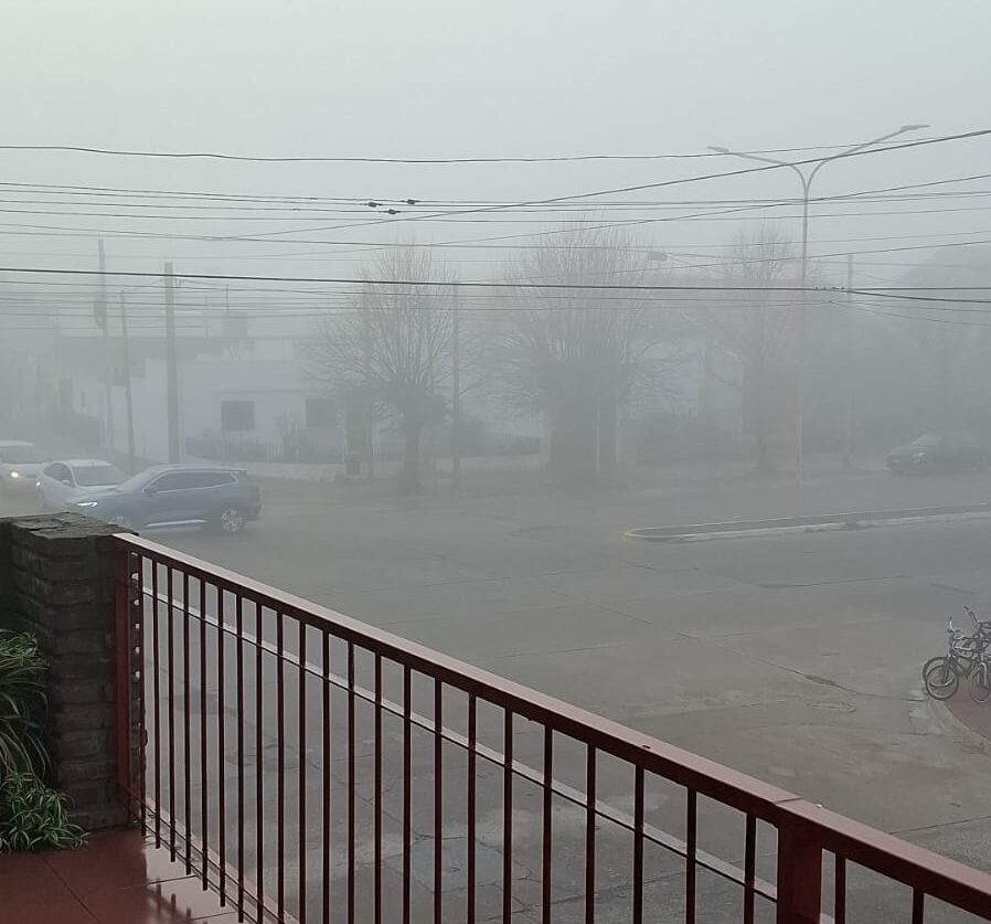 El SMN emitió una advertencia violeta por niebla para la mañana de este martes en la ciudad