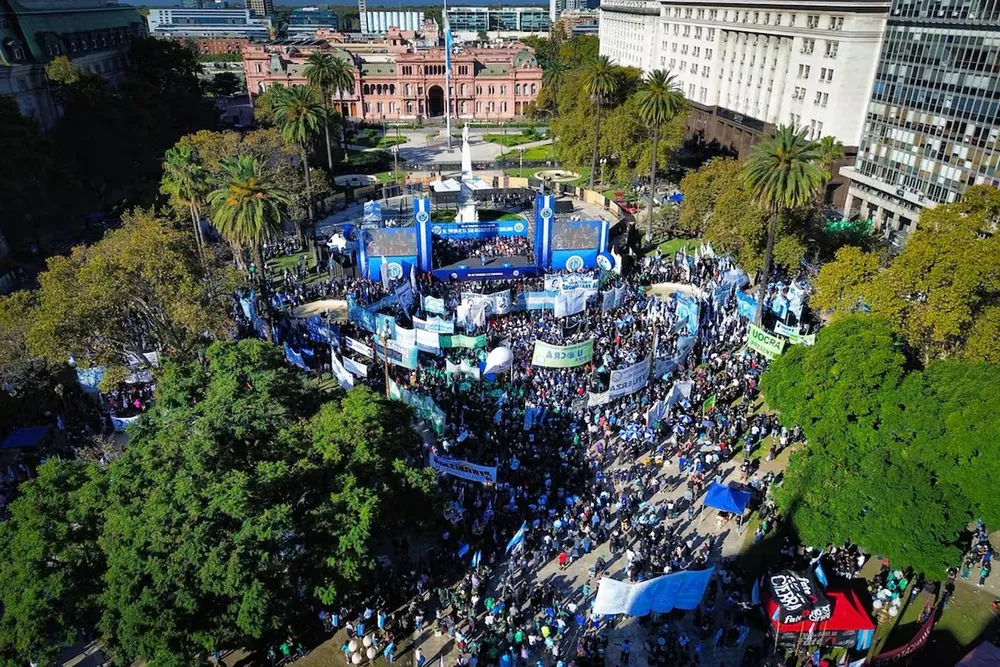 La CGT marchó por el Día del Trabajador y lanzó una advertencia a Milei: "Se terminó la paciencia"